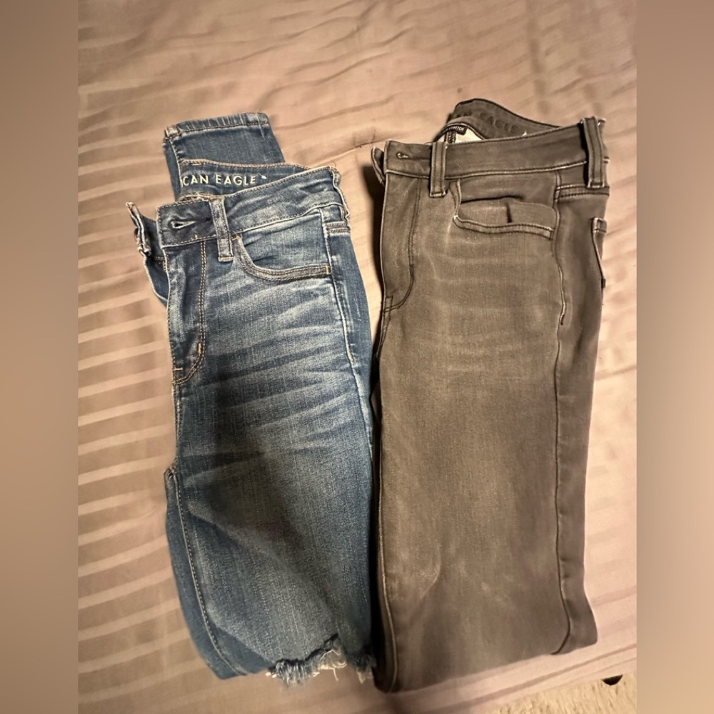 Two pairs AMERICAN EAGLE leggings size 2 short grey and medium blue jeggin